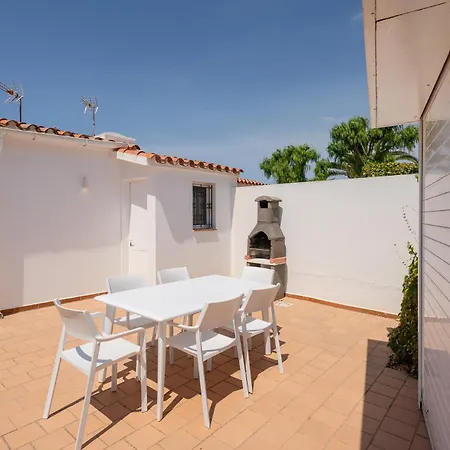 Ocean Breeze - Steps Away From The Villa