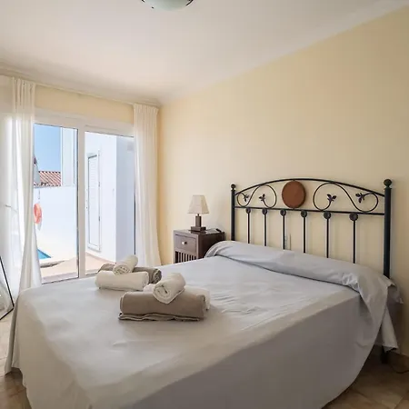 Villa Ocean Breeze - Steps Away From The
