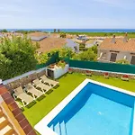 Villa Ocean Breeze - Steps Away From The *