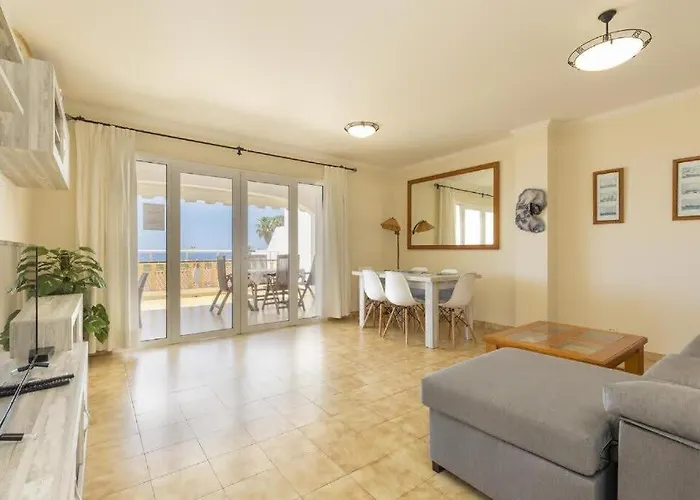 Ocean Breeze - Steps Away From The Villa *